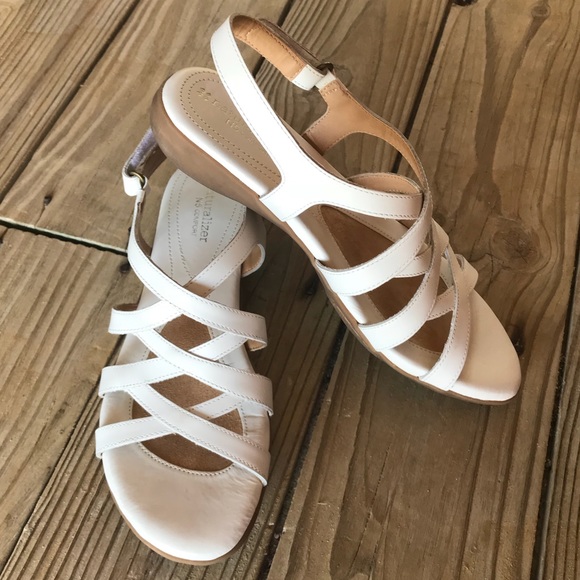 Naturalizer Shoes - Naturalizer White Leather Comfort Sandal size 8.5
